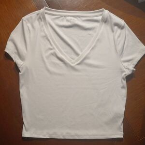 No Boundaries White V-Neck Short Sleeve Tee